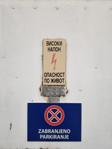 Znak zabranjeno parkiranje